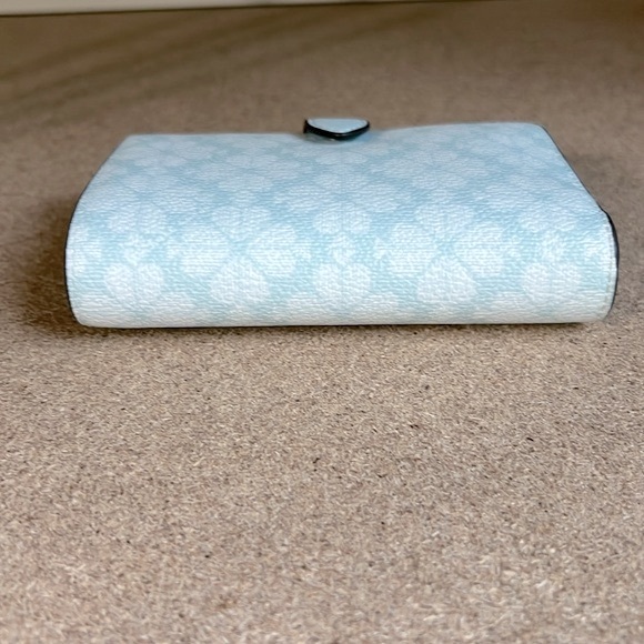 NWT Kate Spade Spade Flower PVC Wallet (Blue Glow) - Picture 5 of 9